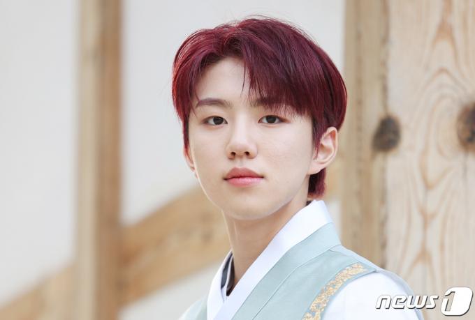 [사진] 한복 입은 그룹 이븐 막내 박지후