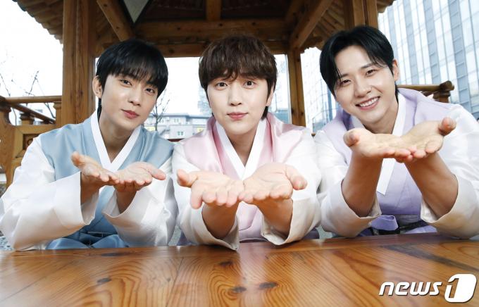 [사진] B1A4, 새뱃돈 주세요