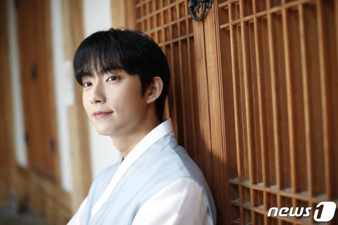 [사진] B1A4 공찬, 너무 멋진 꽃도령