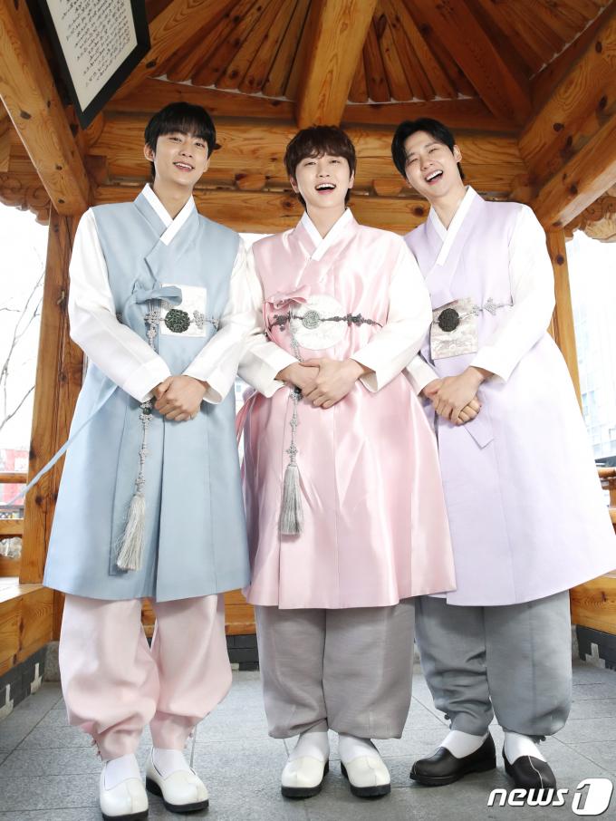 [사진] B1A4, 갑진년 청룡의 해 행복하세요