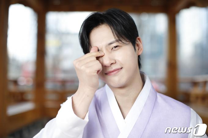 [사진] B1A4 신우, 눈꽃 하트