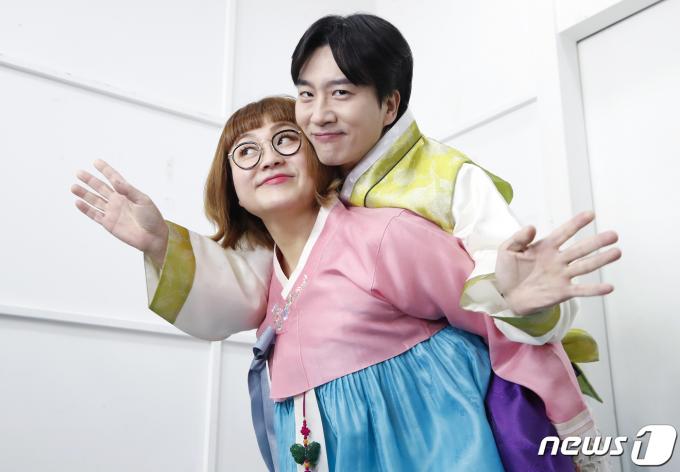[사진] 이성적인 남자 신윤승과 적극적인 여자 조수연