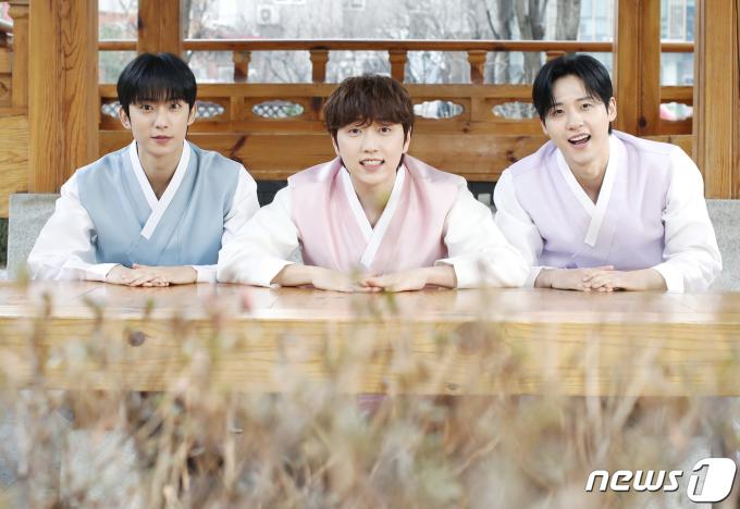 [사진] B1A4, 새해에는 행복 하세요