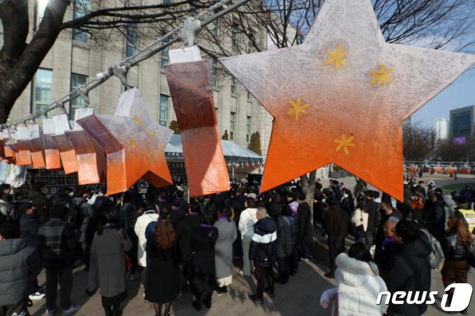 [사진] 이태원 참사 희생자 합동분향소 '오늘은 설날'