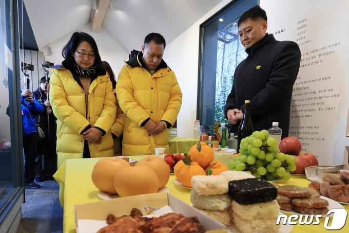 [사진] 세월호 참사 10주기 '설날 합동차례'