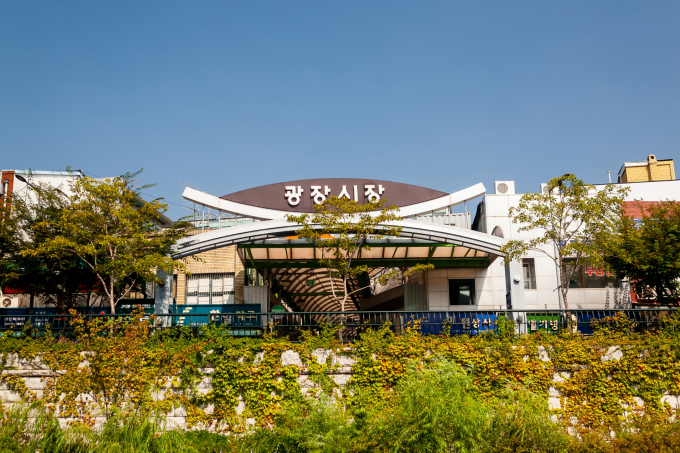 광장시장의 한 업장이 메뉴 바꿔치기를 해 논란이 일고 있다. /사진=이미지투데이