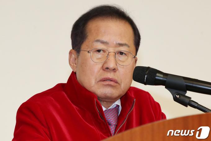 홍준표 대구시장이 29일 오후 대구 북구 대구시청 산격청사 대강당에서 열린 '지방시대 종합계획 및 2024년 시행계획' 설명회에서 인사말을 하고 있다. 2024.1.29/뉴스1 ⓒ News1 공정식 기자