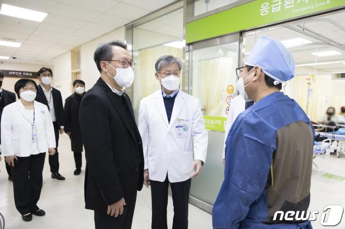 [사진] 충북대 의료진 격려하는 박민수 복지부 2차관