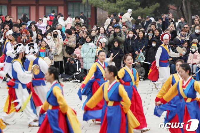 [사진] '흥겨운 우리 가락에 덩실'