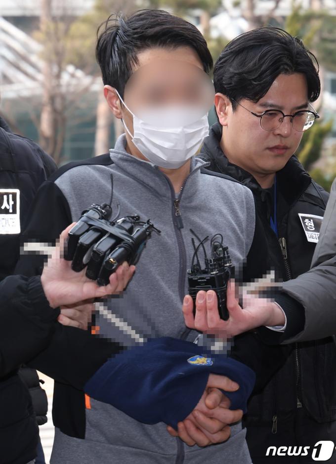 [사진] '설날 모친 살해' 30대 아들 영장심사 출석