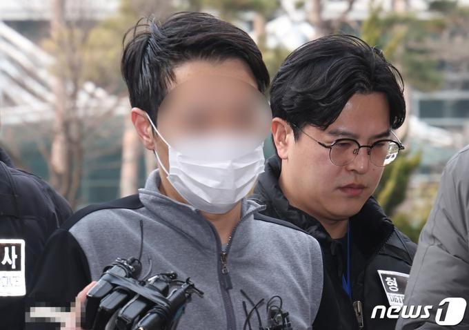 [사진] '설날 모친 살해' 30대 아들 영장심사 출석
