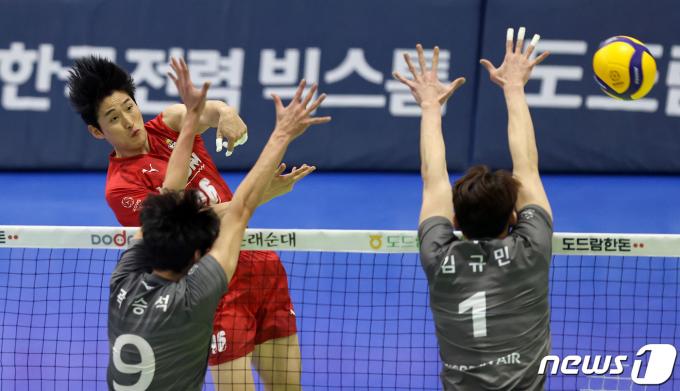 [사진] 한국전력 김동영 '강하게!'
