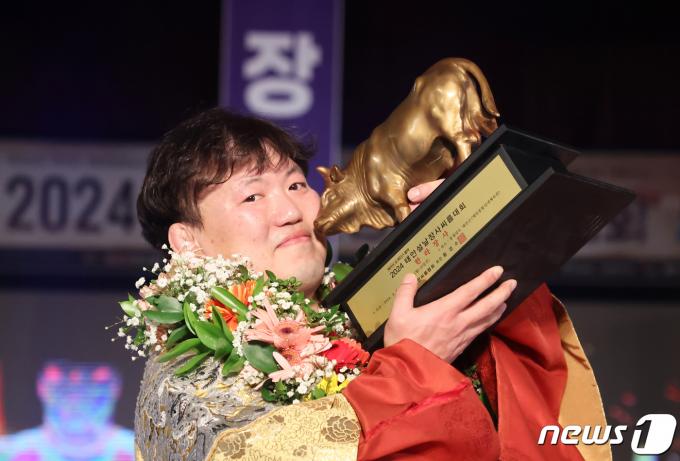 [사진] 김보경 '한라장사 등극'