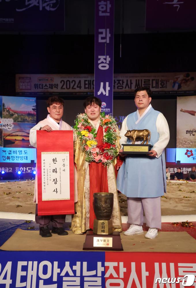 [사진] '한라장사'를 만들어 낸 주역들