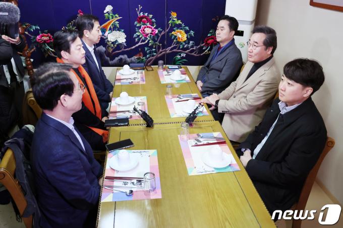 [사진] 설 명절에 모인 개혁신당 지도부