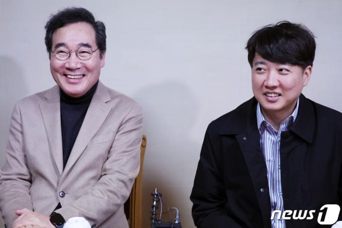 [사진] 밝은 표정의 이낙연·이준석