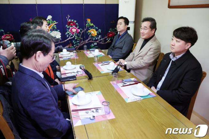 [사진] 설 연휴에 모여앉은 개혁신당 지도부