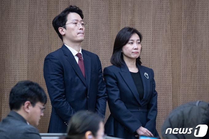 이기인(왼쪽), 허은아 개혁신당(가칭) 공동창당준비위원장이 8일 서울 여의도 국회 소통관에서 구혁모 전 국민의힘 혁신위원과 김영호 변호사의 개혁신당(가칭) 입당 기자회견을 지켜보고 있다. 2024.1.8/뉴스1 ⓒ News1 유승관 기자
