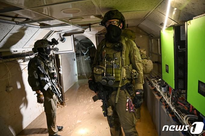 [사진] 가자 지구 유엔 건물 지하서 발견된 하마스 땅굴