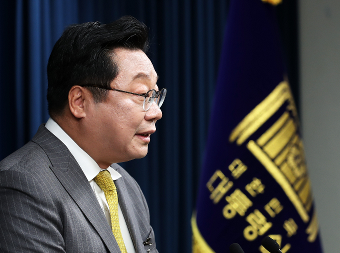 저출산고령사회위원회 부위원장(장관급)에 위촉된 주형환 전 산업통상자원부 장관이 12일 용산 대통령실 청사 브리핑룸에서 소감을 밝히고 있다./사진=뉴스1