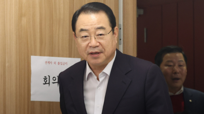 국민의힘 공천관리위원회가 오는 14일 오전 인격과 경쟁력, 타 후보와의 관계 등을 기준으로 1차 단수 후보 지역을 발표한다. 사진은 지난 6일 정영환 국민의힘 공천관리위원장이 당사에서 열린 공관위 회의에 참석하는 모습. 사진=뉴스1