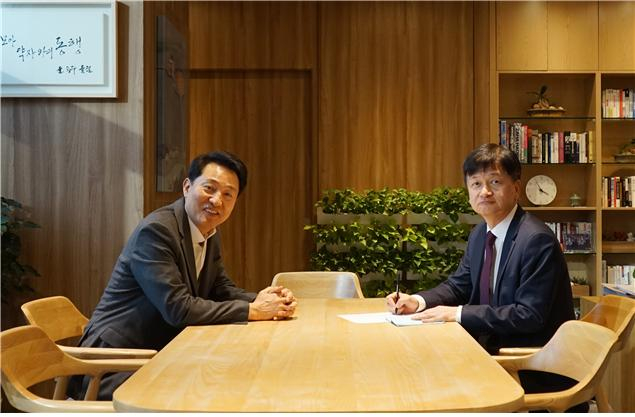 오세훈 서울시장과 만난 김도식 예비후보(우측). /사진제공=김도식 선거사무소