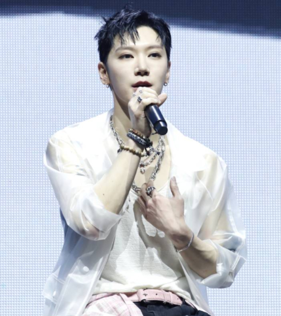  그룹 NCT 텐이 13일 오후 서울 광장동 예스24라이브홀에서 가진 첫 미니앨범 'TEN'(텐) 쇼케이스에서 인사말을 하고 있다. /사진= 뉴스1