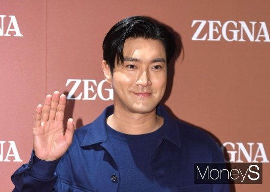 사진은 지난 2022년 11월 서울 서초구 신세계백화점 강남점에서 열린 남성 패션브랜드 '제냐' 팝업 스토어 오픈 행사에 참석한 그룹 슈퍼주니어 멤버 최시원. /사진=장동규 기자