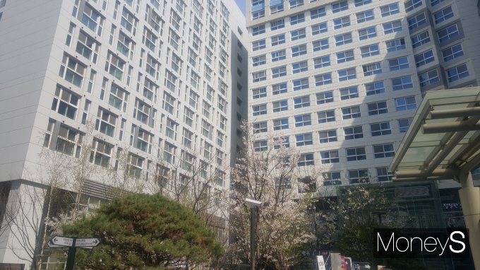 최근 전세사기 급증 여파에 지난해 전국 오피스텔 매매 거래량이 전년 대비 줄어든 것으로 조사됐다. 사지은 서울시내 한 오피스텔. 사진은 기사 내용과 관련 없음. /사진=김창성 기자 
