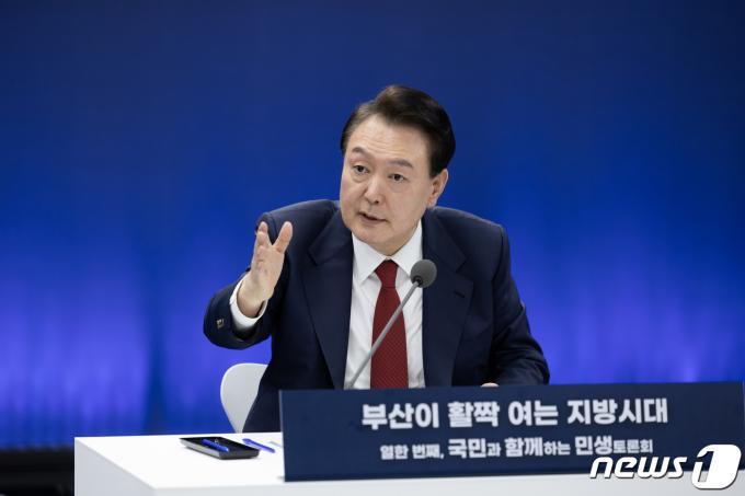 [사진] 강한 어조로 발언하는 윤 대통령