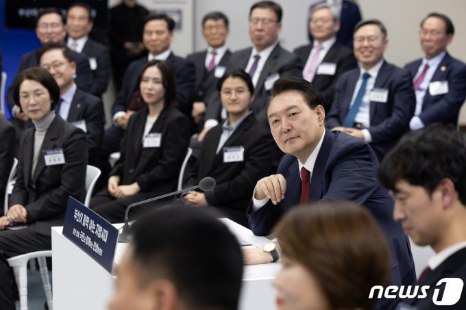 [사진] 부산 민심 경청하는 윤 대통령