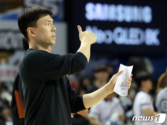 [사진] 김효범 감독대행, 모두들 잘했어