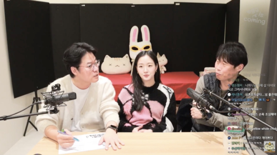 배우 김고은이 무당 투잡설에 대해 해명한 뒤, 영화 '파묘' 연기 중 힘들었던 장면을 꼽았다. /사진='채널 십오야' 유튜브 캡처