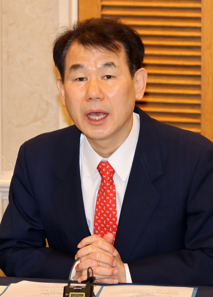 정은보 금융감독원장이 9일 서울 여의도 켄싱턴호텔에서 열린 기관전용 사모펀드(PEF) 운용사 간담회에서 모두발언을 하고 있다./사진=공동취재사진
