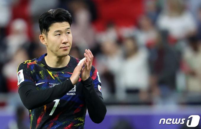 6일(현지시간) 카타르 알라이얀 아흐메드 빈 알리 스타디움에서 열린 2023 아시아축구연맹(AFC) 카타르 아시안컵 준결승 요르단과 대한민국의 경기를 마친 손흥민 선수가 손가락에 붕대를 하고 있는 모습. 2024.2.14/뉴스1 ⓒ News1 김성