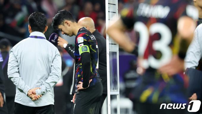 [뉴스1 PICK]“손흥민 멱살잡자 이강인 주먹날렸다”…밝혀지는 4강전 전날 내막