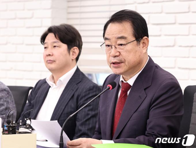정영환 국민의힘 공천관리위원장이 14일 오전 서울 여의도 중앙당사에서 단수공천 심사 결과를 발표하고 있다. 2024.2.14/뉴스1 ⓒ News1 구윤성 기자