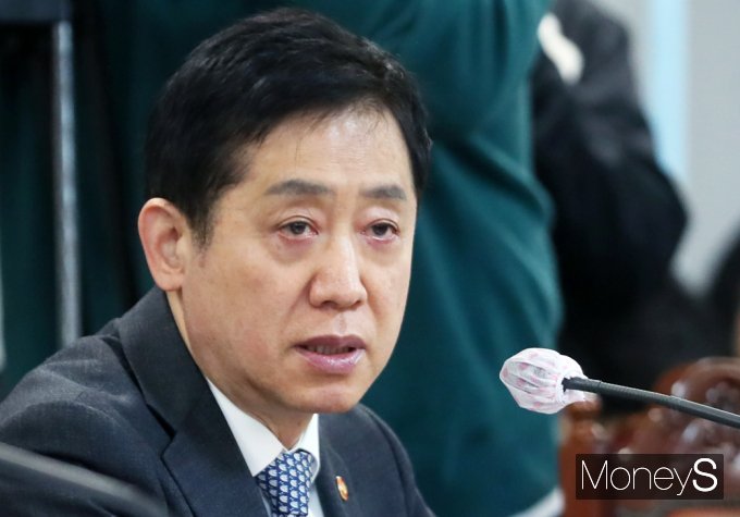 [머니S포토] 금융위 김주현 