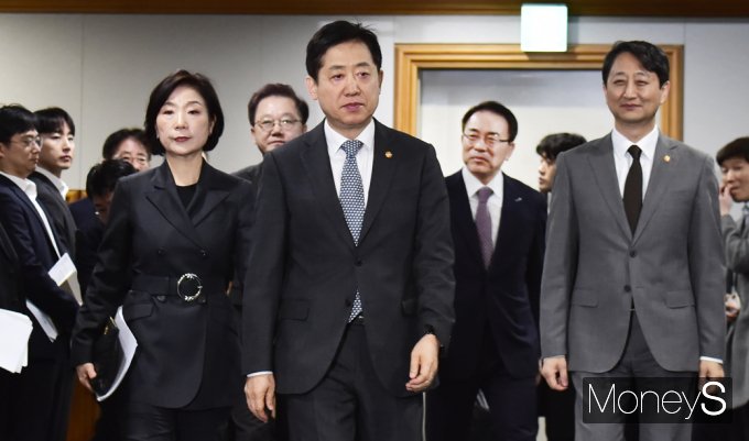 [머니S포토] 정부·금융당국·은행권 한자리에, 중기·위기기업 지원 나서