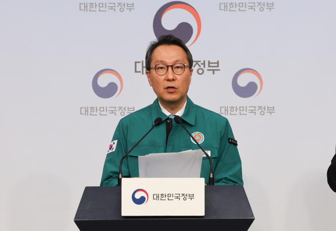 박민수 중앙사고수습본부 부본부장(보건복지부 제2차관)이 15일 서울 종로구 정부청사 별관에서 의사 집단행동 중앙사고수습본부 정례 브리핑을 하고 있다. /사진=뉴스1