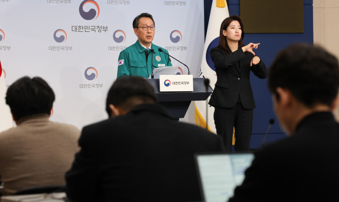 박민수 중앙사고수습본부 부본부장(보건복지부 제2차관)이 15일 서울 종로구 정부서울청사 별관에서 의사 집단행동 중앙사고수습본부 정례 브리핑을 하고 있다. /사진=뉴스1