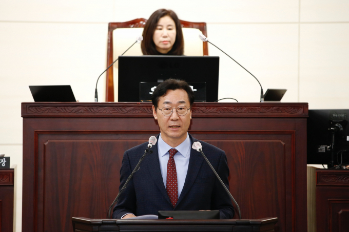  정명근 화성시장은 15일 열린 제228회 화성시의회 임시회 시정연설에서 새해 시정운영방향을 제시하며 "복지와 문화를 탄탄히 채워나가고 편리한 교통과 좋은 일자리를 마련하는 데에 힘을 쏟겠다"고 밝혔다. / 사진제공=화성시