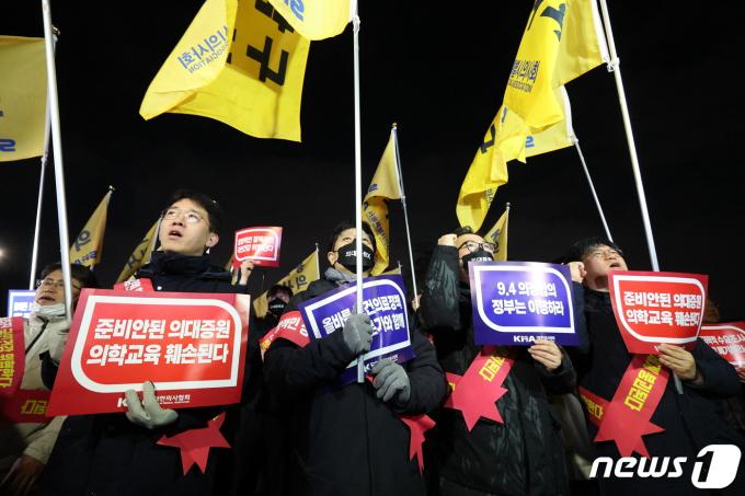 [사진] 대통령실 앞에 모인 서울시의사회