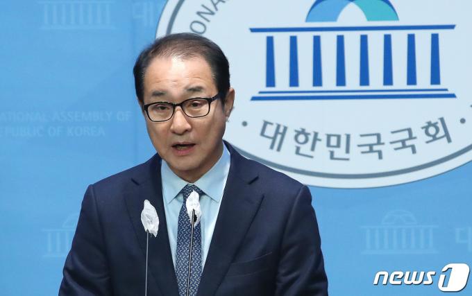 이성만 무소속 의원이 5일 오전 서울 여의도 국회 소통관에서 기자회견을 갖고 제22대 국회의원선거(총선) 부평갑 출마선언을 하고 있다. 2024.2.5/뉴스1 ⓒ News1 임세영 기자