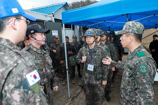 지난 15일 팔공산여단 예비군훈련장에서 50사단 관계자들이 예비군훈련과 관련 점검을 하고 있다./사진제공=육군 제50보병사단