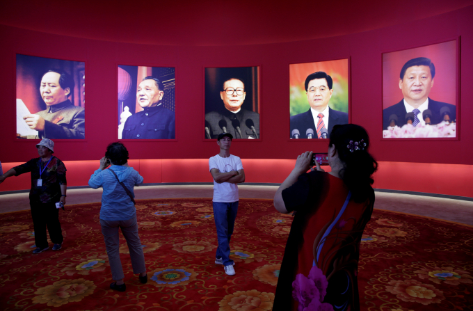 관람객들이 2019년 9월24일 중국 베이징에서 열린 건국 70주년 중국 업적 전시회를 구경하고 있다. /사진=로이터