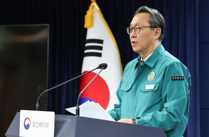 박민수 중앙사고수습본부 부본부장(보건복지부 제2차관)이 16일 서울 종로구 정부서울청사에서 의사 집단행동 중앙사고수습본부 정례 브리핑을 하고 있다. /사진=뉴스1