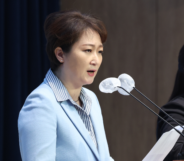 국민의힘을 탈당한 이언주 전 의원이 16일 더불어민주당 복당을 선언했다. 사진은 이날 서울 여의도 국회 소통관에서 열린 기자회견에서 발언하는 이 전 의원. /사진=뉴스1