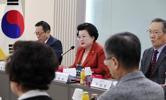 국교위가 자사고와 외고, 국제고의 존치 근거를 마련하기 위해 국가교육과정 개정 여부를 논의한다. 사진은 이배용 국가교육위원장이 지난달 12일 정부서울청사에서 열린 제25차 국가교육위원회에 참석해 발언하는 모습. /사진=뉴시스