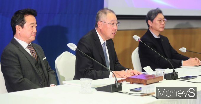 [머니S포토] 정기총회 주재하는 류진 현경협 회장